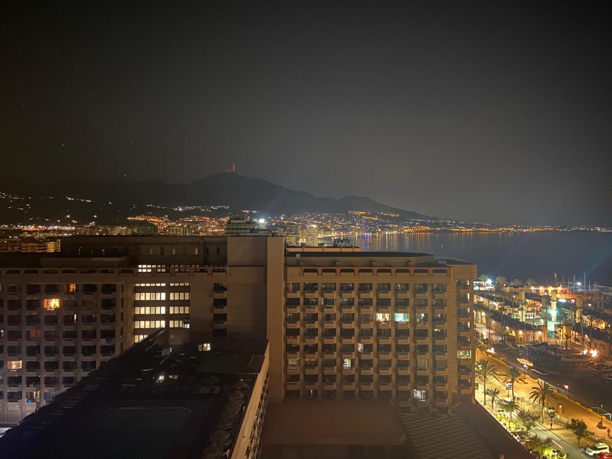 פואנגירולה Mediterranean View Suite Costa Del Sol מראה חיצוני תמונה